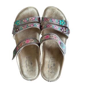 L’Artiste Spring Step Freesia Hand Painted Adjustable Sandals Size 40 US 9